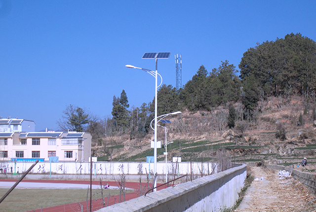 學(xué)校LED太陽能路燈