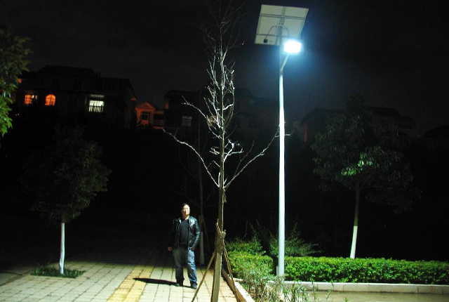 小區(qū)LED太陽(yáng)能路燈