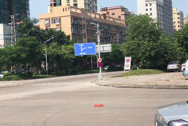城市道路照明燈具布局
