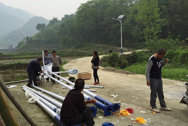 新農(nóng)村LED太陽(yáng)能路燈