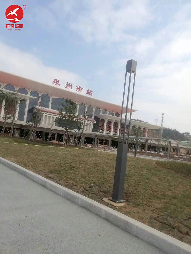 現(xiàn)代簡約庭院燈